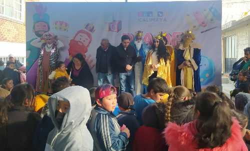 Video: Casi mil pequeños de 3 comunidades de Calimaya reciben a los Reyes Magos